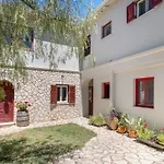 Cozy 2-bdrm-house With Garden Feriehus *