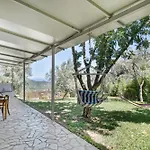 Feriehus Cozy 2-bdrm-house With Garden Katouna
