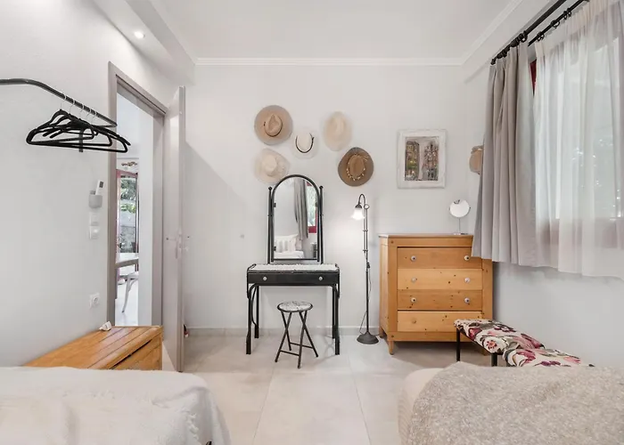 Cozy 2-bdrm-house With Garden Katouna