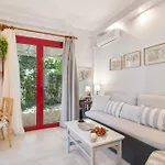 Cozy 2-bdrm-house With Garden