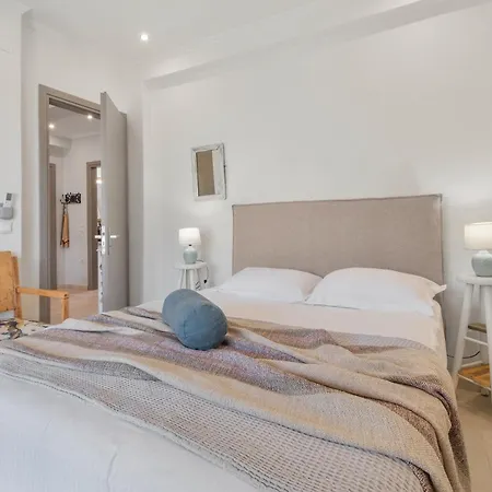 Cozy 2-bdrm-house With Garden Holiday home *
