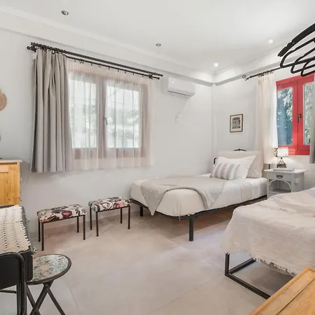 Cozy 2-bdrm-house With Garden Holiday home *