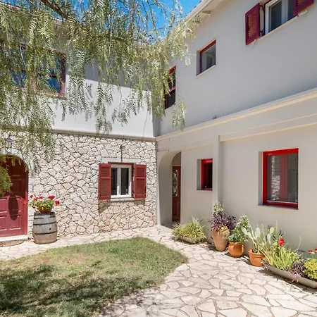 Cozy 2-bdrm-house With Garden Holiday home *