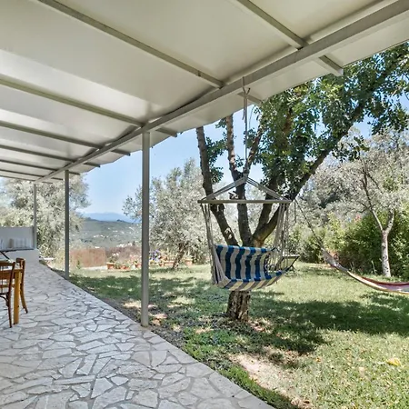 Case de vacanță Cozy 2-bdrm-house With Garden *