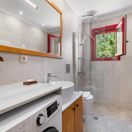 Cozy 2-bdrm-house With Garden *