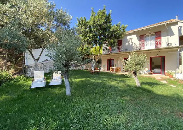 Cozy 2-bdrm-house With Garden Κατούνα