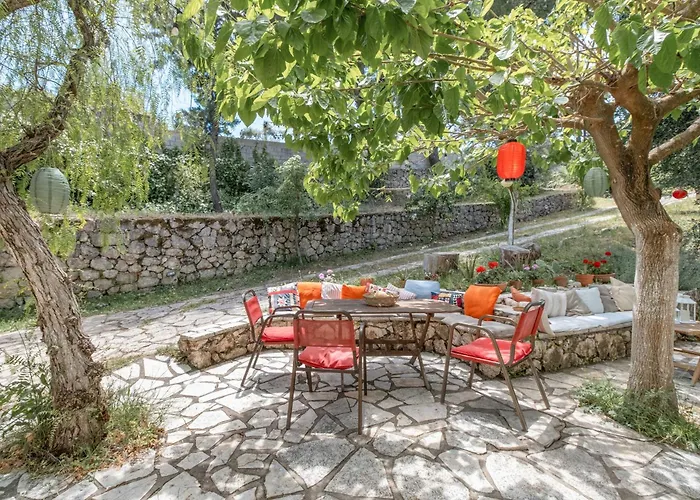 Σπίτι διακοπών Cozy 2-bdrm-house With Garden Κατούνα