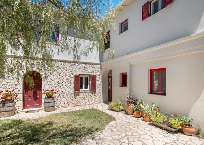 Cozy 2-bdrm-house With Garden Σπίτι διακοπών *