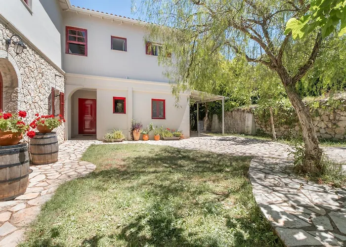 Cozy 2-bdrm-house With Garden Σπίτι διακοπών